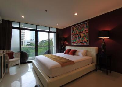 2 bed Condo in Baan Prompong Khlong Tan Nuea Sub District C012203