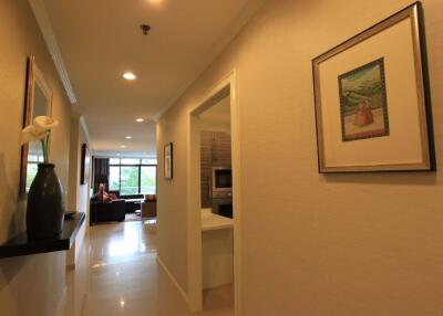 2 bed Condo in Baan Prompong Khlong Tan Nuea Sub District C012203