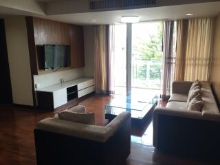 2 bed Condo in Richmond Hills Residence Khlong Tan Nuea Sub District C012198