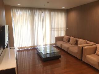 2 bed Condo in Richmond Hills Residence Khlong Tan Nuea Sub District C012197