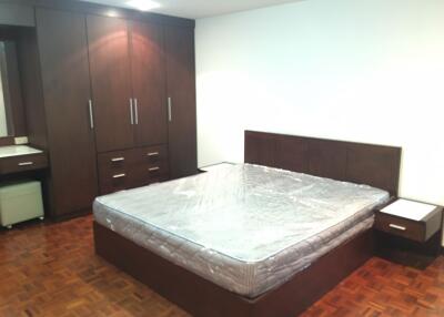 2 bed Condo in GS Housing Khlong Tan Nuea Sub District C012196