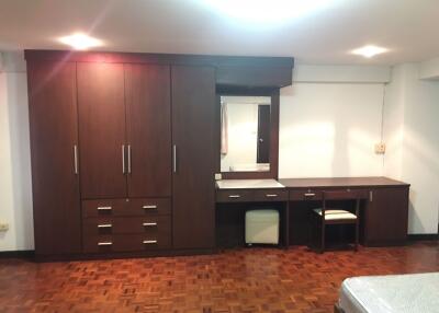 2 bed Condo in GS Housing Khlong Tan Nuea Sub District C012196