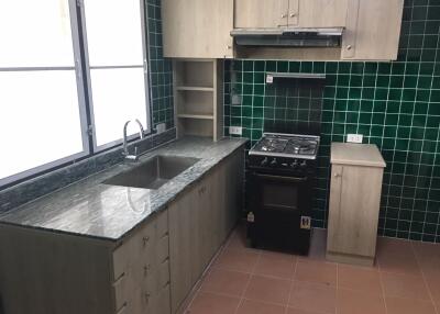 3 bed Condo in Tongtip Mansion Khlong Tan Nuea Sub District C012195