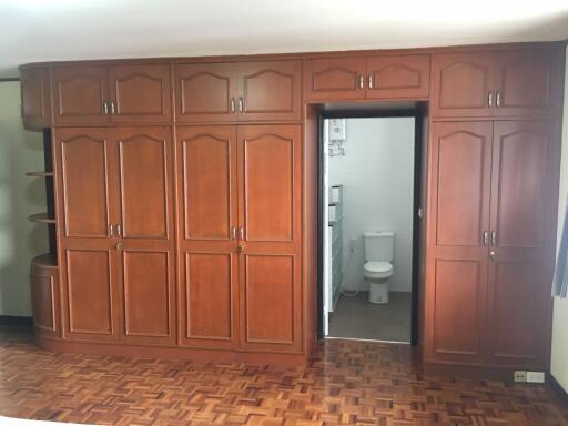 3 bed Condo in Tongtip Mansion Khlong Tan Nuea Sub District C012194