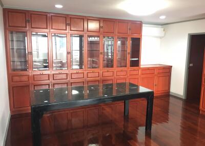 3 bed Condo in Tongtip Mansion Khlong Tan Nuea Sub District C012193