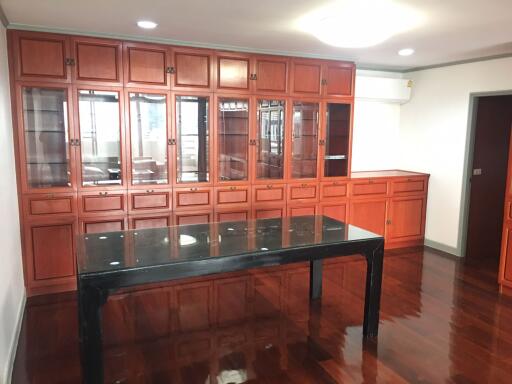 3 bed Condo in Tongtip Mansion Khlong Tan Nuea Sub District C012193