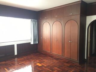 3 bed Condo in Tongtip Mansion Khlong Tan Nuea Sub District C012192