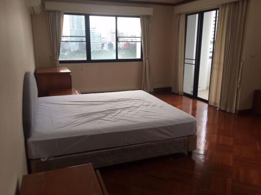 3 bed Condo in Royal Kensington Mansion Phrakhanongnuea Sub District C012191