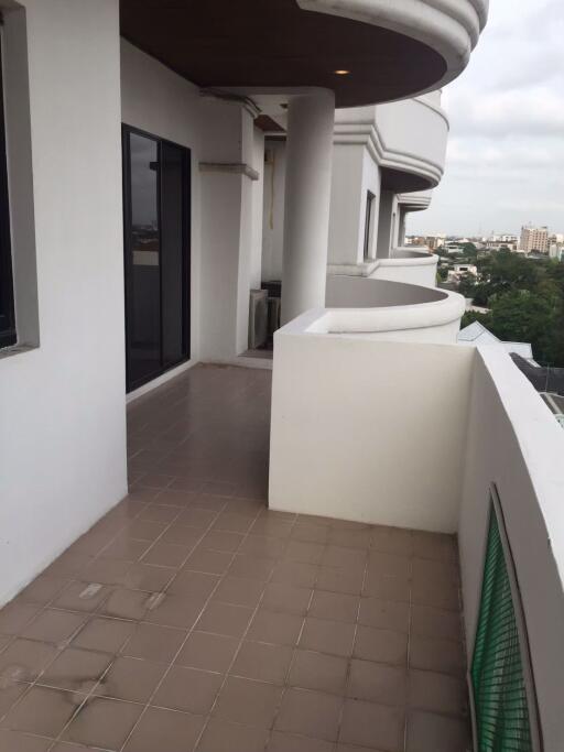 3 bed Condo in Royal Kensington Mansion Phrakhanongnuea Sub District C012191