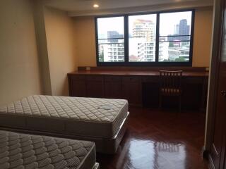 3 bed Condo in Royal Kensington Mansion Phrakhanongnuea Sub District C012191