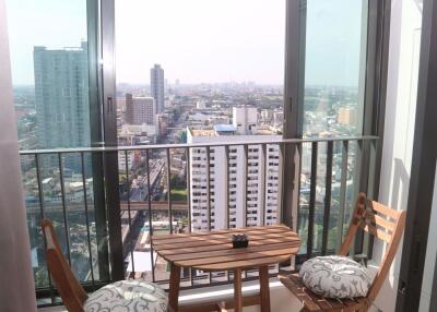 2 bed Condo in Ideo Q Siam - Ratchathewi Thanonphayathai Sub District C012180