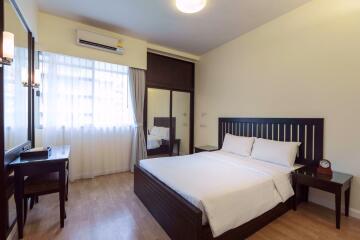 4 bed Condo in The Kameo Court Khlong Toei Nuea Sub District C012175