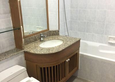 4 ห้องนอน, 4 ห้องน้ำ คอนโด ราคา ฿ 75,000/เดือน