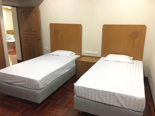 3 bed Condo in Nida Thonglor Khlong Tan Nuea Sub District C012146