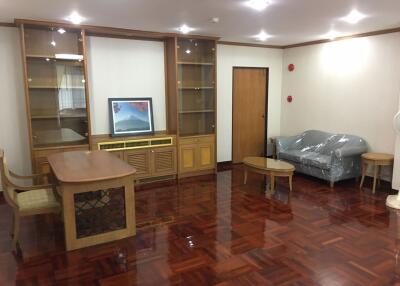 3 bed Condo in Nida Thonglor Khlong Tan Nuea Sub District C012146