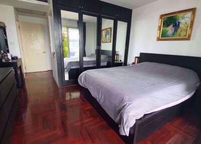 2 bed Condo in Baan Sukhumvit 36 Khlongtan Sub District C012135