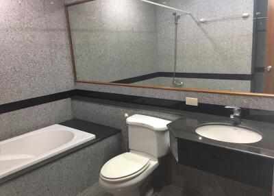 2 ห้องนอน, 3 ห้องน้ำ บ้าน ราคา ฿ 60,000/เดือน