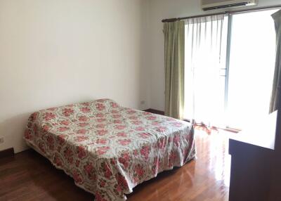 2 bed Duplex in Baan Wannapa Khlong Tan Nuea Sub District D012130