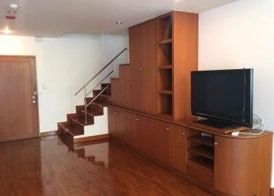 2 bed Duplex in Baan Wannapa Khlong Tan Nuea Sub District D012130