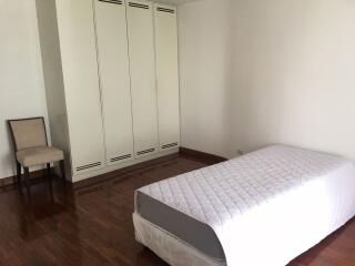 3 bed Condo in Baan Wannapa Khlong Tan Nuea Sub District C012128