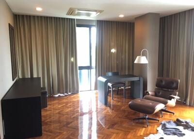 2 bed Condo in The Grand Villa Phrakhanongnuea Sub District C012124