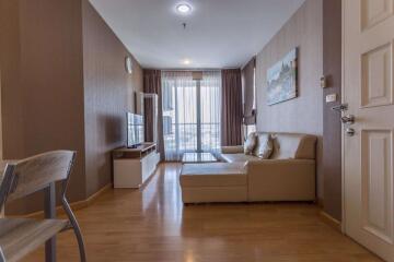 2 bed Condo in Life @ Ratchada Chankasem Sub District C012094