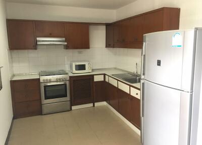 3 bed Condo in CS Villa Khlong Tan Nuea Sub District C012090