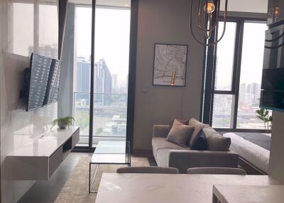 1 bed Condo in The Esse at Singha Complex Khlong Toei Nuea Sub District C012089