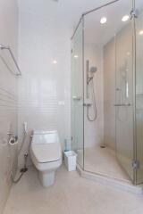 2 bed Condo in Q Langsuan Lumphini Sub District C012084