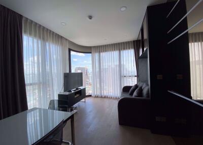 2 bed Condo in Ashton Chula - Silom Mahaphruettharam Sub District C012069