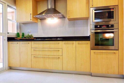 3 bed Condo in GM Height Khlongtoei Sub District C012046