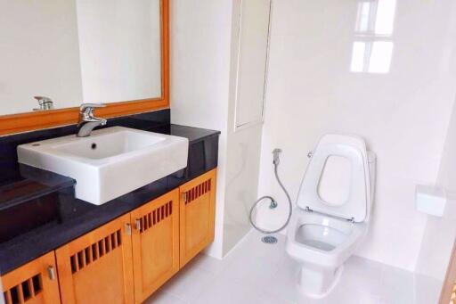 3 ห้องนอน, 3 ห้องน้ำ คอนโด ราคา ฿ 85,000/เดือน