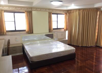 3 bed Penthouse in DH Grand Tower Khlong Tan Nuea Sub District P11070