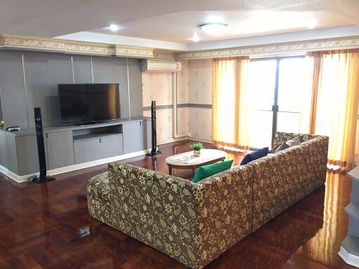 3 bed Penthouse in DH Grand Tower Khlong Tan Nuea Sub District P11070