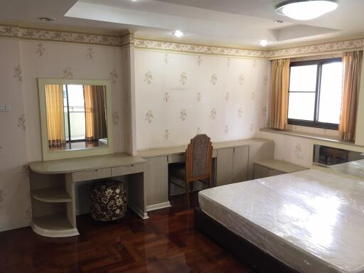 3 bed Penthouse in DH Grand Tower Khlong Tan Nuea Sub District P11070