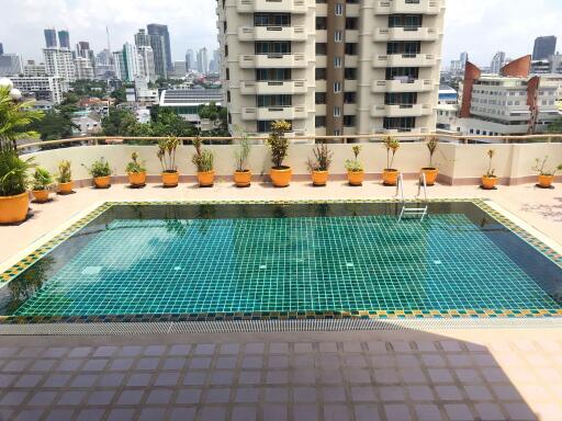 3 bed Penthouse in DH Grand Tower Khlong Tan Nuea Sub District P11070