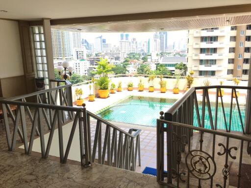 3 bed Penthouse in DH Grand Tower Khlong Tan Nuea Sub District P11070