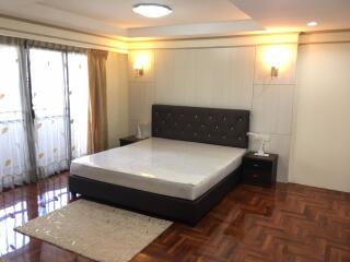 2 bed Condo in DH Grand Tower Khlong Tan Nuea Sub District C12013