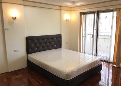 2 bed Condo in DH Grand Tower Khlong Tan Nuea Sub District C12013