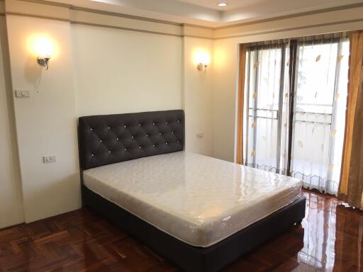 2 bed Condo in DH Grand Tower Khlong Tan Nuea Sub District C12013