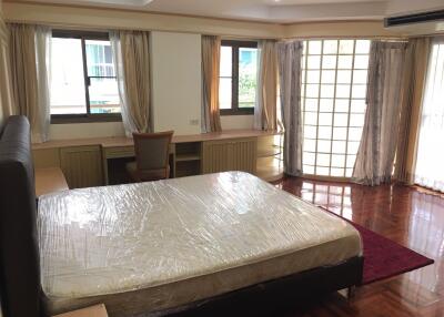 3 bed Condo in DH Grand Tower Khlong Tan Nuea Sub District C12012