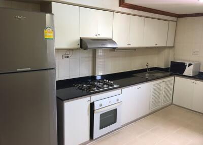 3 bed Condo in DH Grand Tower Khlong Tan Nuea Sub District C12012