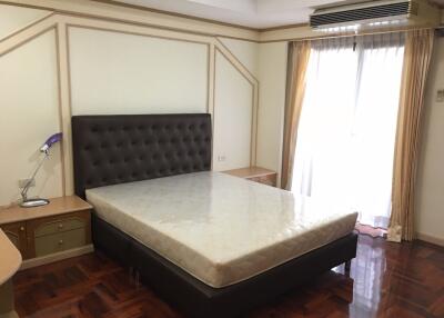 3 bed Condo in DH Grand Tower Khlong Tan Nuea Sub District C12012