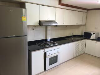 3 bed Condo in DH Grand Tower Khlong Tan Nuea Sub District C12012