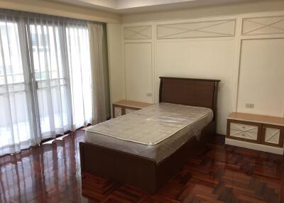 3 bed Condo in DH Grand Tower Khlong Tan Nuea Sub District C12012