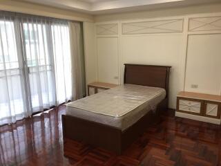 3 bed Condo in DH Grand Tower Khlong Tan Nuea Sub District C12012