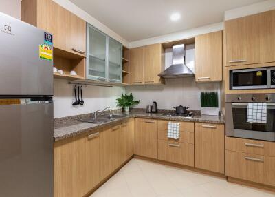 2 bed Condo in Sirin Place Khlong Tan Nuea Sub District C11968