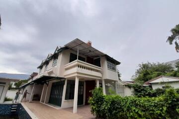 5 Bedroom Pool villa for rent in Nimman