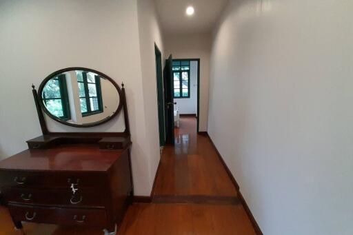 5 Bedroom Pool villa for rent in Nimman