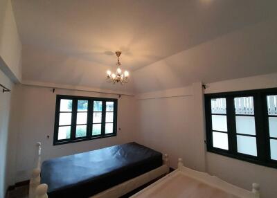 5 Bedroom Pool villa for rent in Nimman